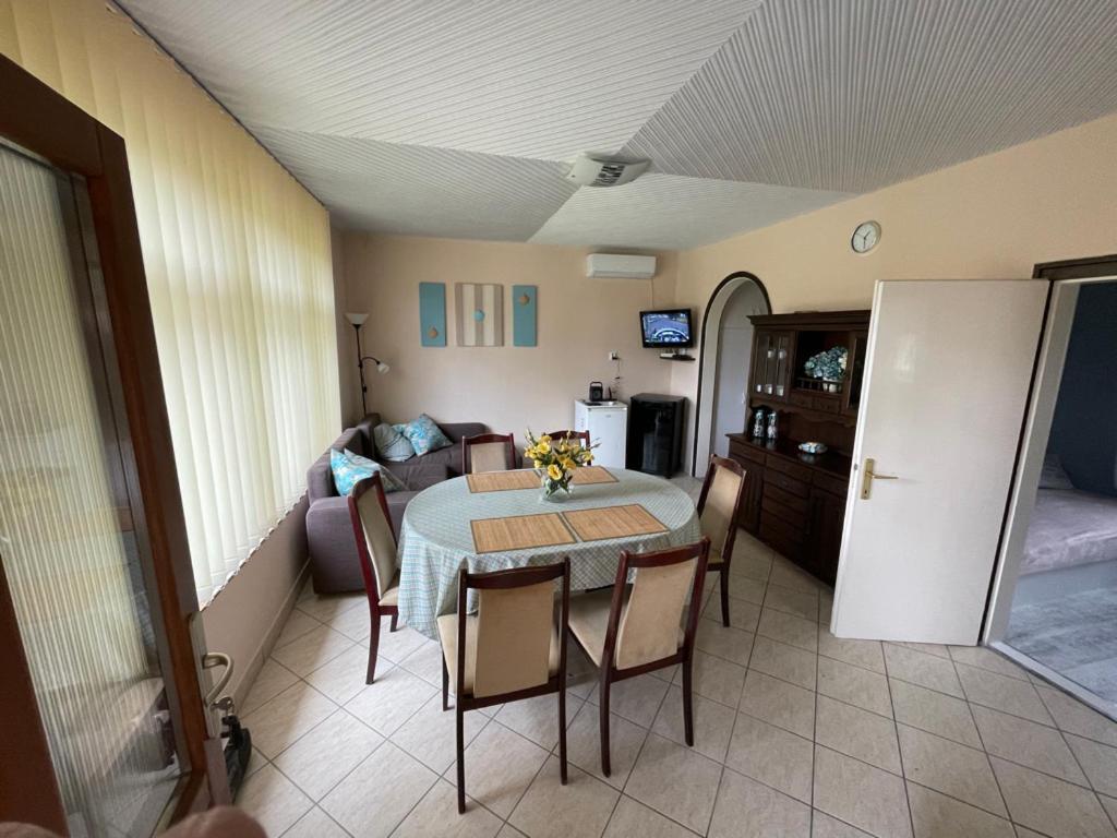 Agnes Nyaralohaz Villa Balatonmariafurdo Exterior photo