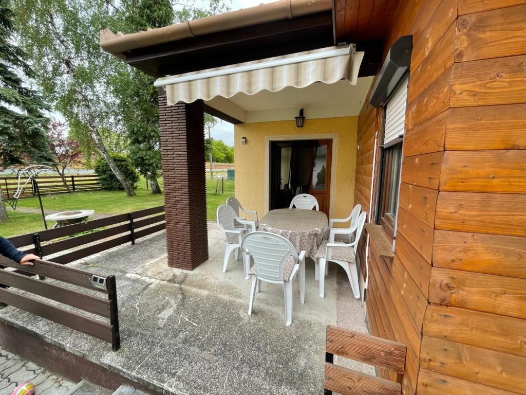 Agnes Nyaralohaz Villa Balatonmariafurdo Exterior photo
